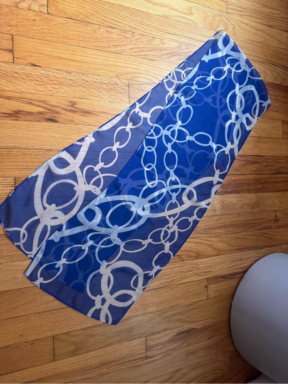 Vintage and white chain pattern scarf